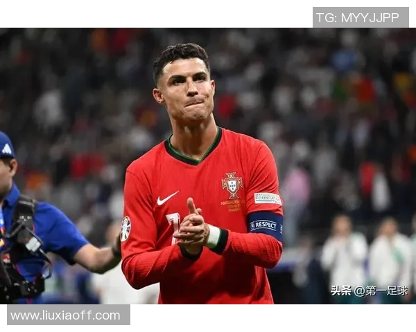 足球右前卫位置的传奇球星们与他们的辉煌成就解析 足球右前卫位置的传奇球星们与他们的辉煌成就解析